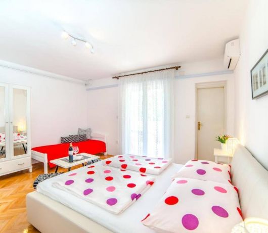 Guest House Marica - Triple room with terrace S2