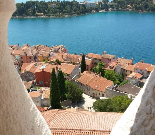 Apartment Dezela with two balconies